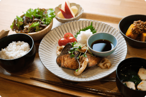 ぶりとレンコンの唐揚げ・カボチャの肉味噌がけ・まいたけと長いものサラダ